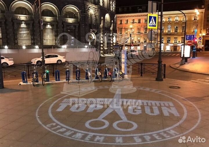 Яркие проекции для рекламы на улице