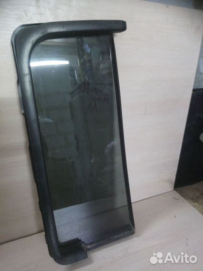 Стекло кузовное глухое левое Nissan Cube (Z10) I