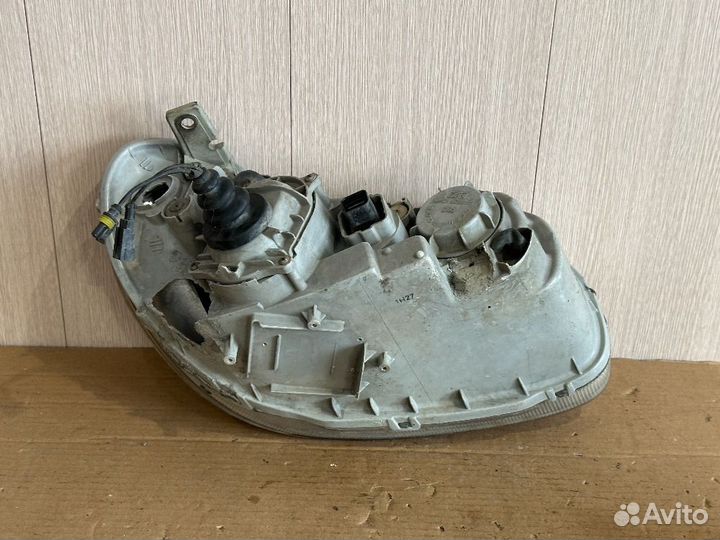 Фара левая Hyundai Sonata EF дефект