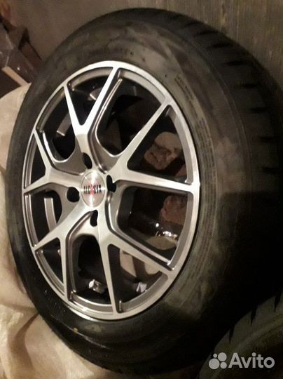 Покрышки Dunlop на дисках (колёса) 4 шт