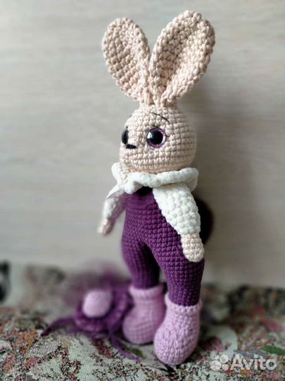 Вязаная игрушка Зайчик