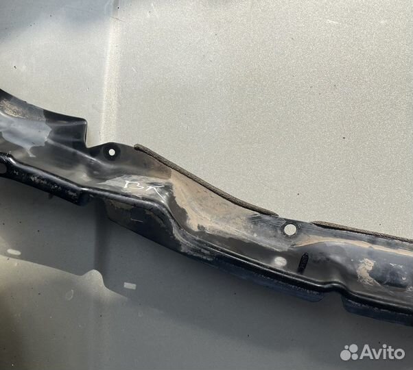 Водосток лобового стекла жабо Mazda 3 BK