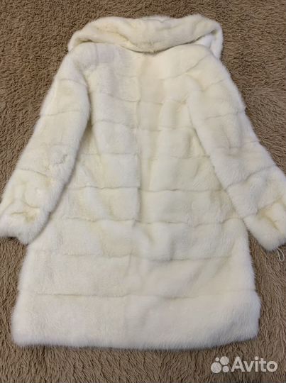 Шуба норковая белая