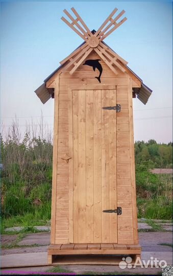 Уличный туалет деревянный