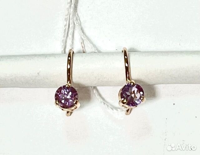Золотые серьги с камнем