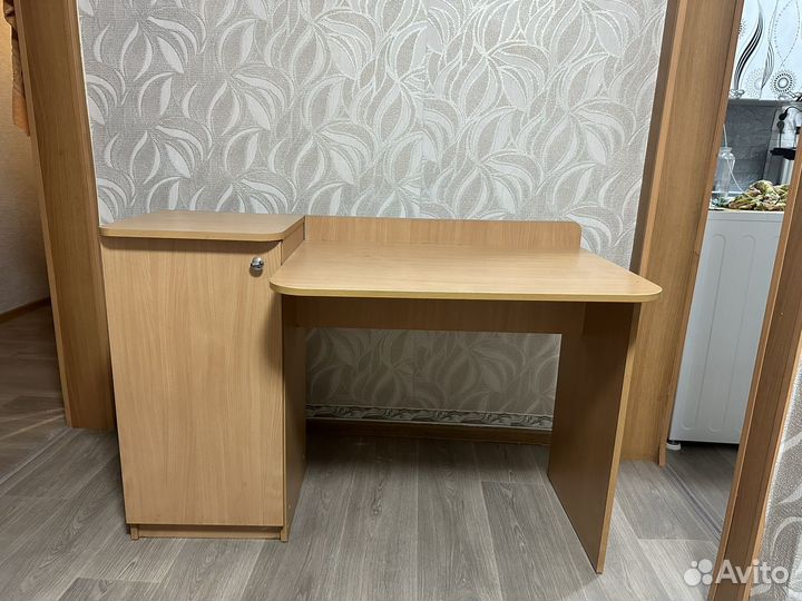 Письменный стол для школьника бу