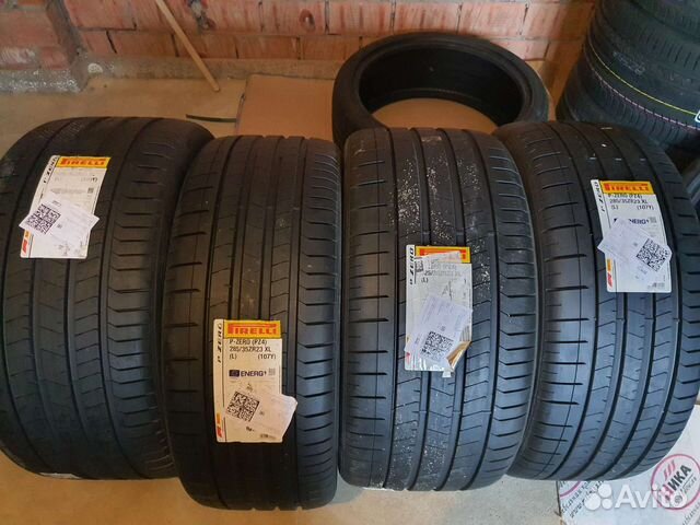 Pirelli P Zero PZ4 325/30 R23 и 285/35 R23