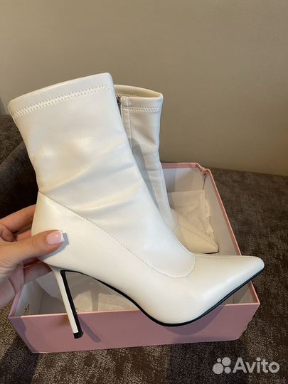 Ботильоны женские белые 37