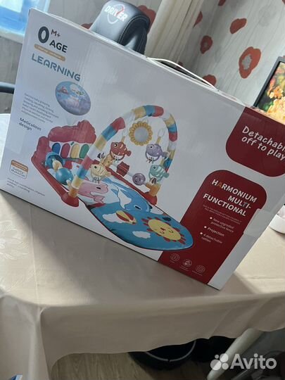 Развивающий коврик с пианино и погремушками новый