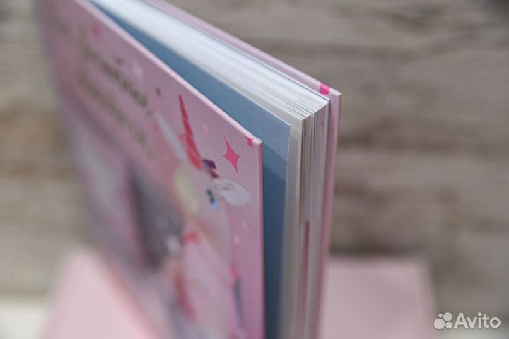 Подарочный бокс с книгами и канцелярией