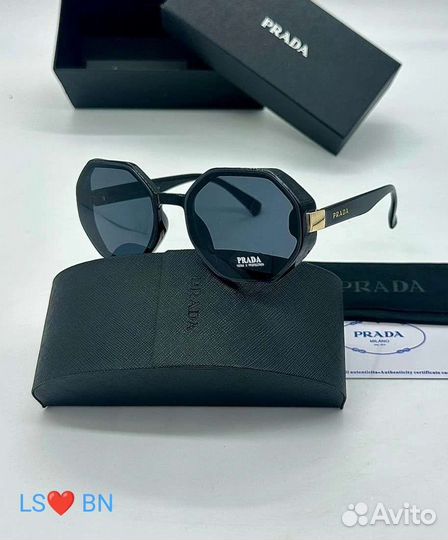 Солнцезащитные очки женские брендовые