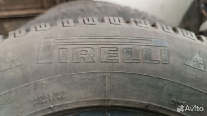 Pirelli Winter Carving Edge 215/70 R16 100T