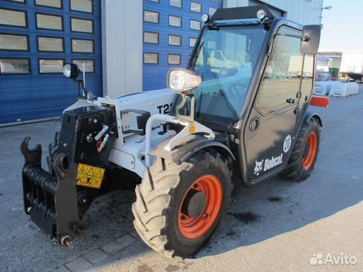 Стекло лобовое Bobcat T2250