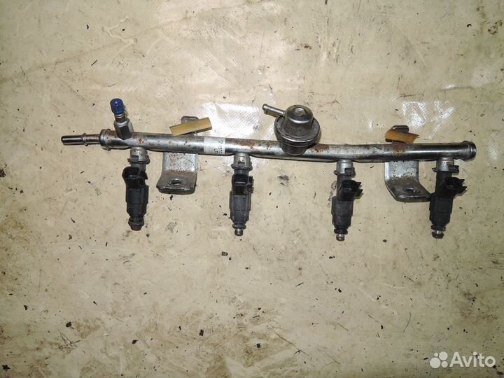 Рампа топливная Ford Mondeo III 2000-2005 2.0 cjba