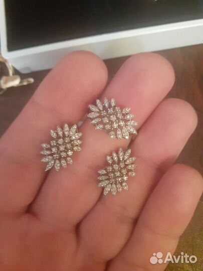 Золотой комплект серьги и кольцо с бриллиантами