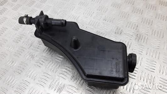 Бачок гу jeep grand cherokee WK (4SV16NO01)