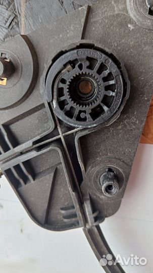 Volkswagen Polo 6 20- Стеклоподъемник правый задни