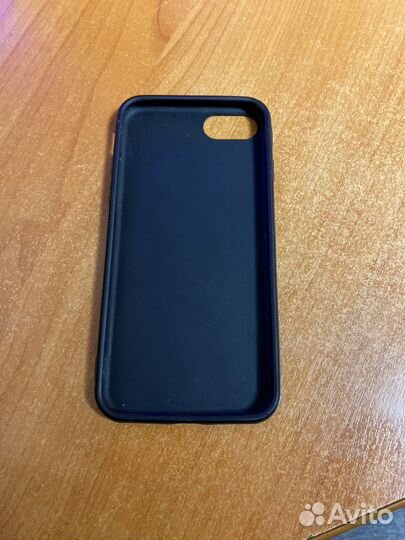 Чехол черный на iPhone