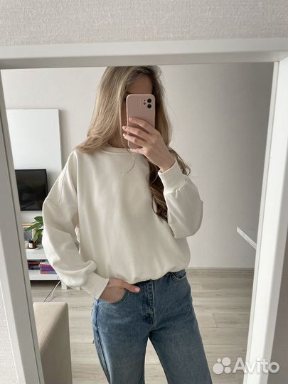 Белый женский свитшот