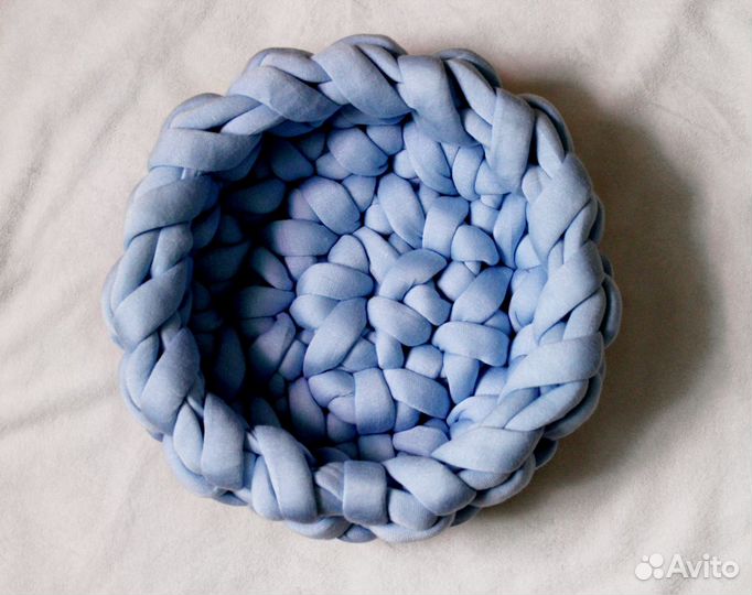 Лежанка (лукошко) из гигантской пряжи для кошек