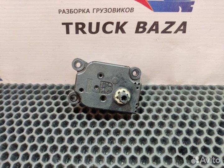 20443812 Моторчик заслонки отопителя