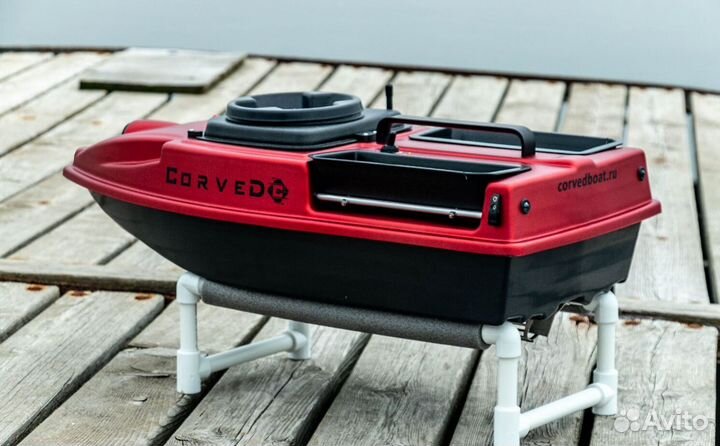 Кораблик для рыбалки и завоза прикормки