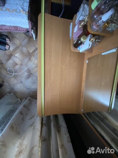 Туалетный столик с зеркалом