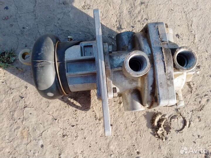 Кран тормозной камаз