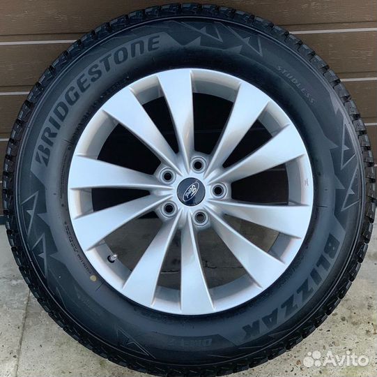 Bridgestone Blizzak DM-V2 235/65 R17