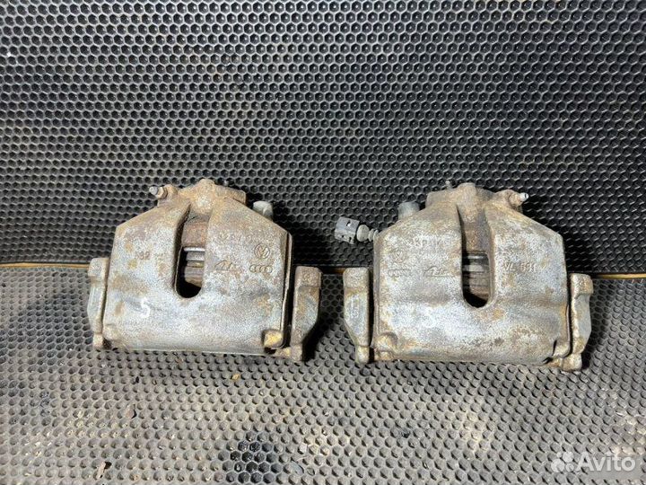 Суппорта передняя Audi Q3