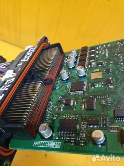 Блок управления двигателем двс 1.3 ZJ VE zjve mazd