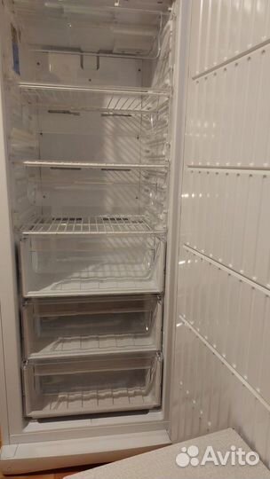 Морозильный шкаф