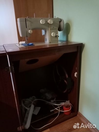 Машина швейная с электроприводом 