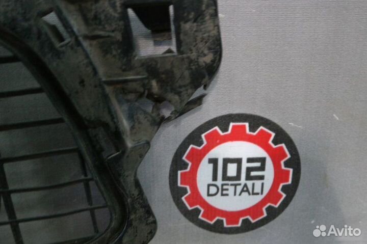 Решетка бампера центральная Renault Duster