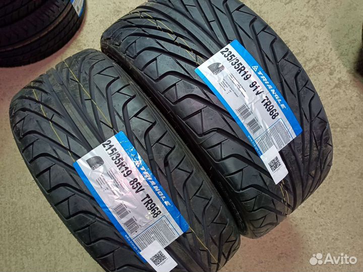 Triangle TR968 215/35 R19 и 235/35 R19