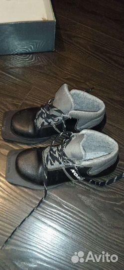 Лыжные ботинки 33 р. Три дырки