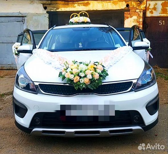 Свадебное украшение на машину