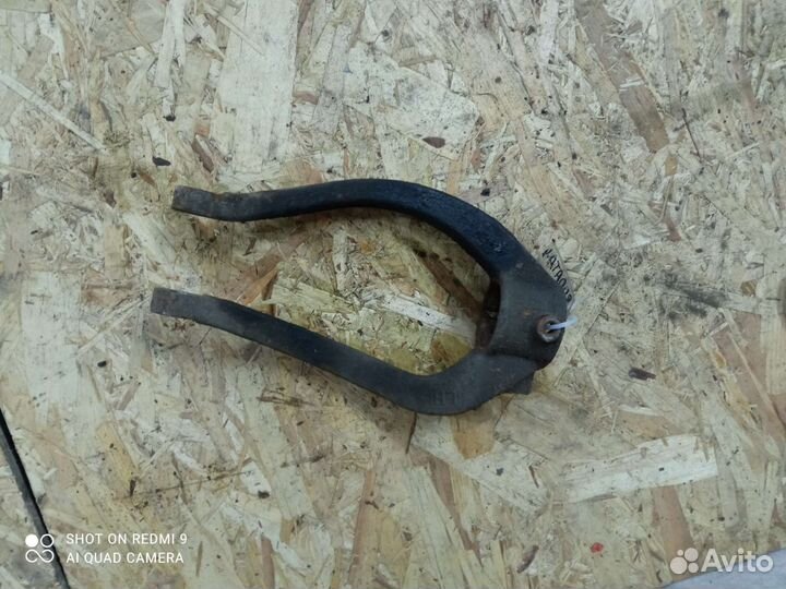 Вилка левой стойки амортизатора Hyundai sonata EF