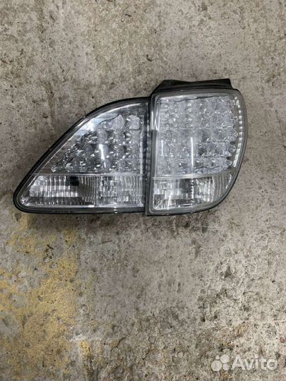 Фонарь задний правый Lexus rx 300 1 кузов