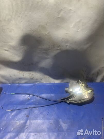 Замок двери задний левый toyota altezza