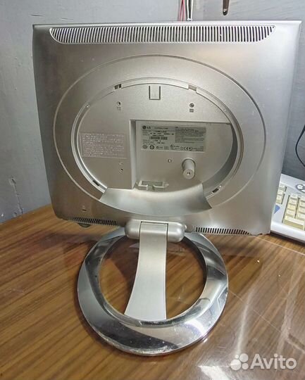 Мониторы LG и NEC