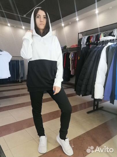 Спортивные костюмы женские новые