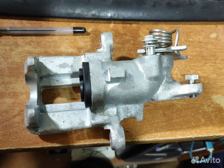 Суппорт задний Ниссан Альмера N16