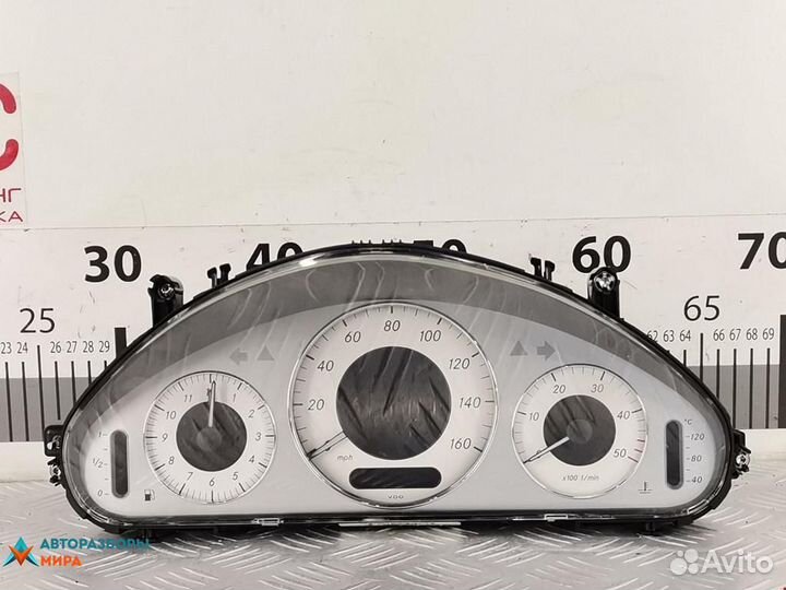 Щиток приборов (приборная панель) Mercedes-Benz