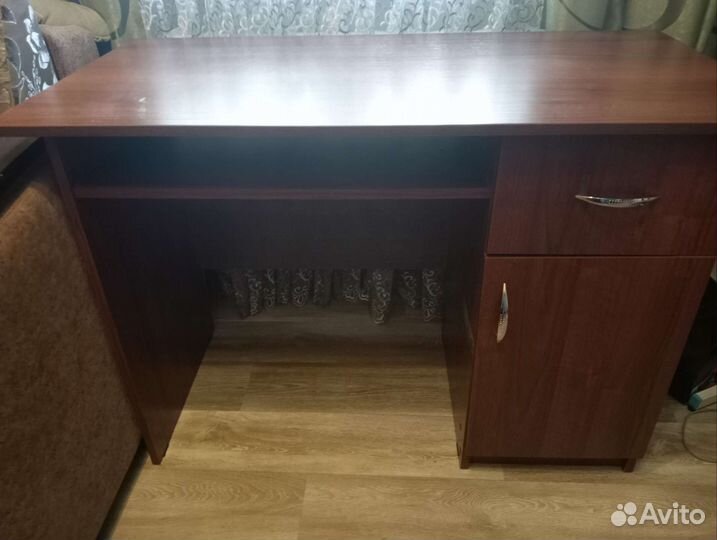 Письменный стол для школьника бу
