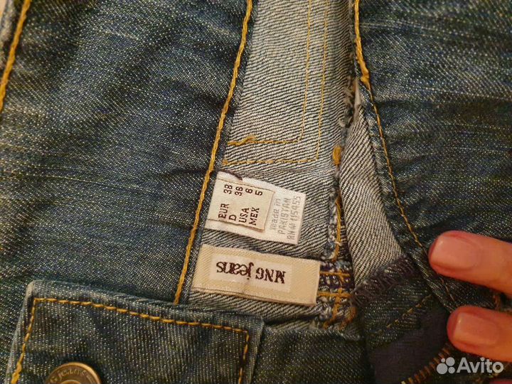 Много женских юбок