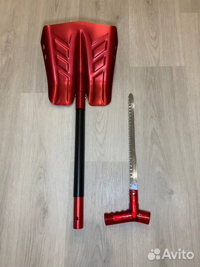 Лавинная лопата с пилой в ручке