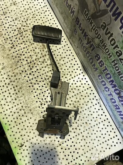 Педаль тормоза Kia Sorento 1 2.5 D4CB