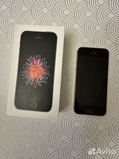 Телефон iPhone SE