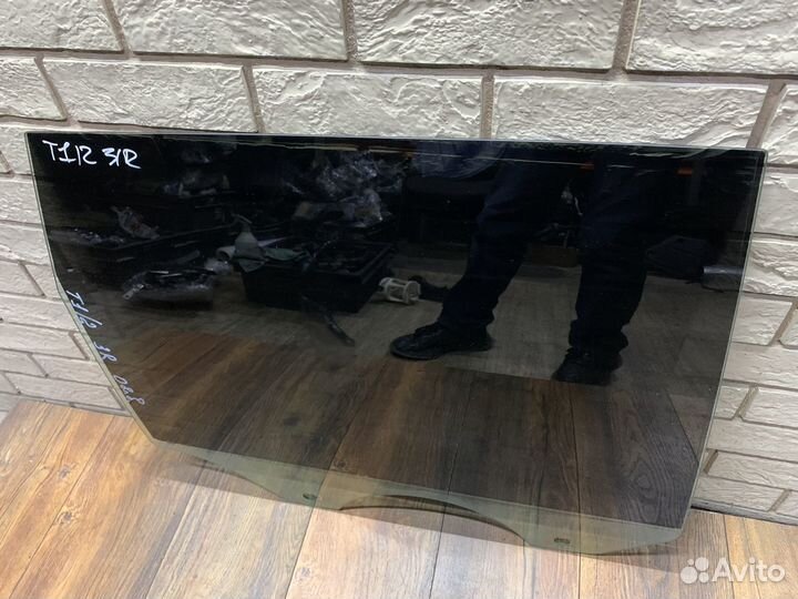 Volkswagen Touareg Стекло двери задней правой